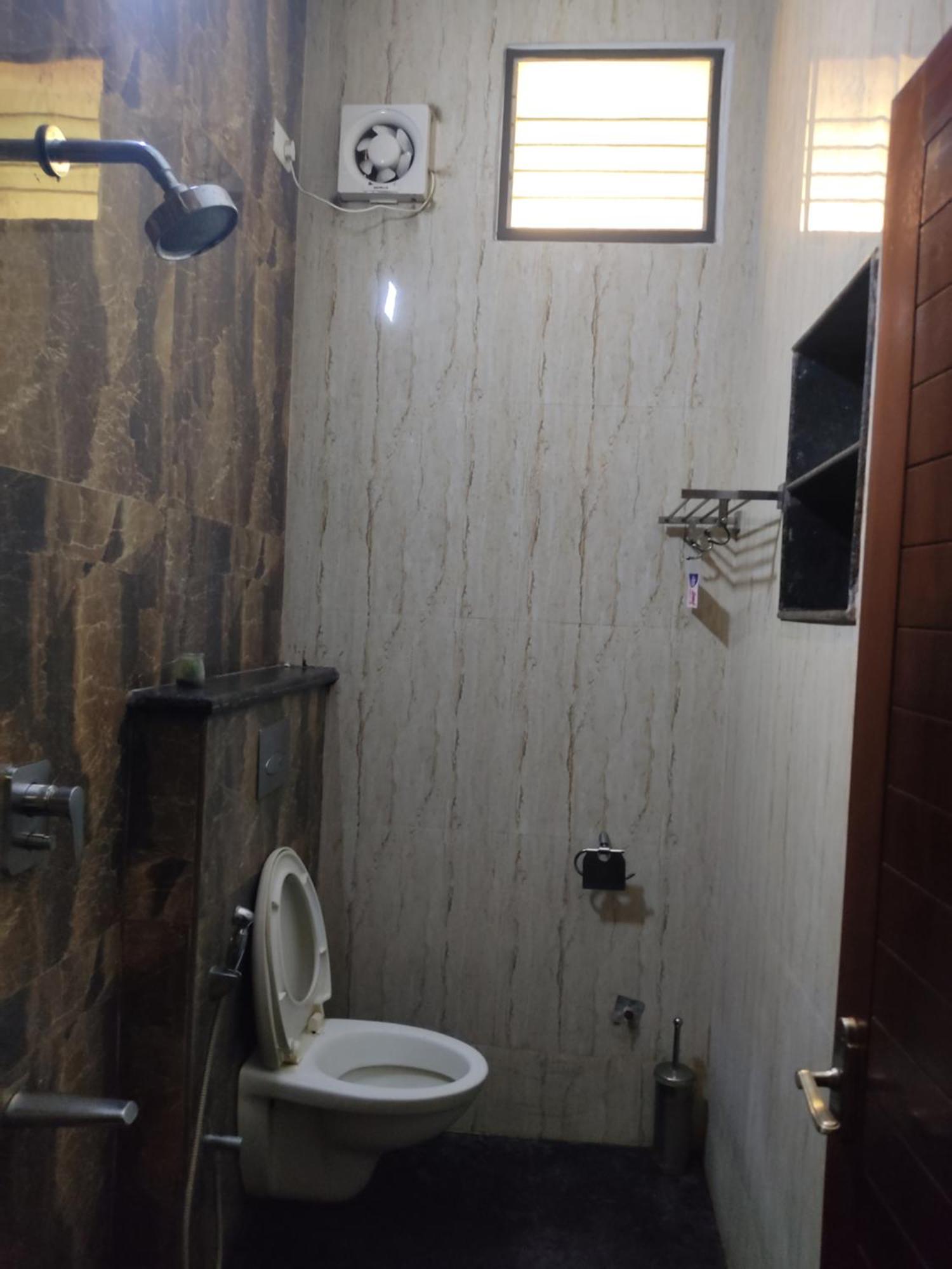 Iris Comfort Inn Chennai Luaran gambar