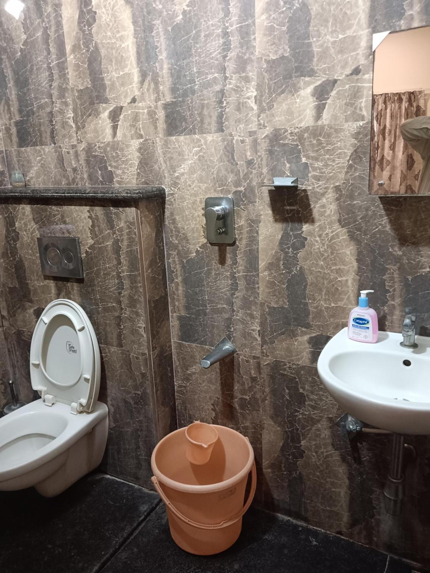 Iris Comfort Inn Chennai Luaran gambar